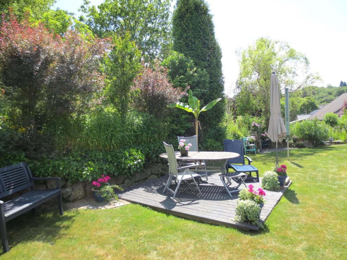 Holiday Flat With Idyllic Garden In Daun Exterior foto